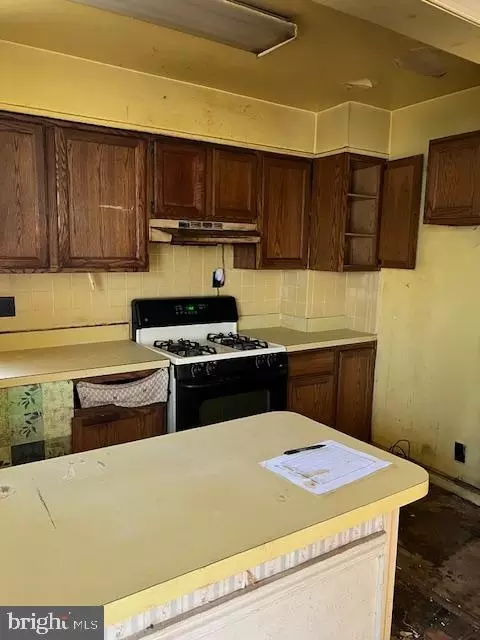 Kitchen - 1229 Savannah Pl SE, Washington, DC 20032 photo 1 of 2