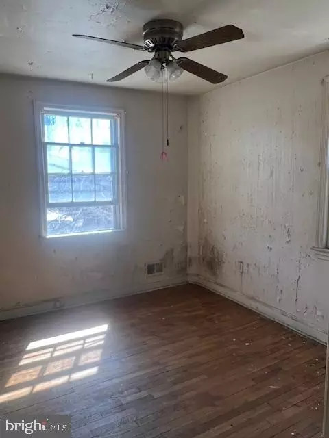 Bedroom - 1229 Savannah Pl SE, Washington, DC 20032 photo 1 of 2