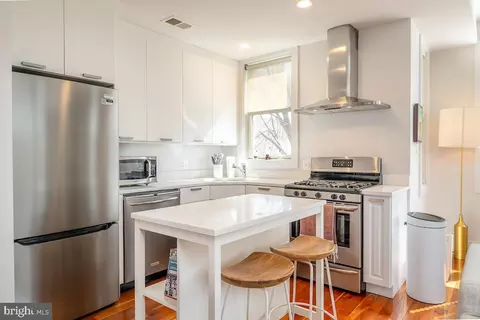 257 15th St SE #D, Washington, DC 20003 photo 6