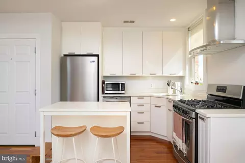 257 15th St SE #D, Washington, DC 20003 photo 9