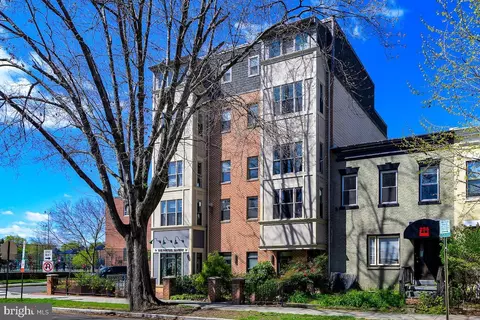 257 15th St SE #D, Washington, DC 20003 photo 2