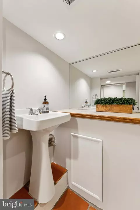 718 12th St NE, Washington, DC 20002 photo 33