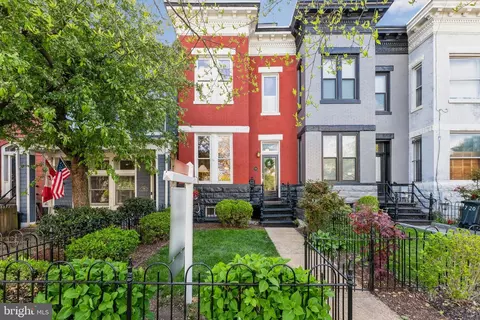 718 12th St NE, Washington, DC 20002
