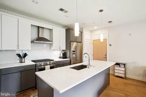 3035 15th St NW #102, Washington, DC 20009