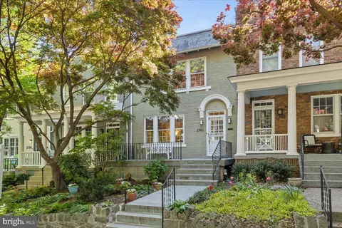 2740 Woodley Pl NW, Washington, DC 20008