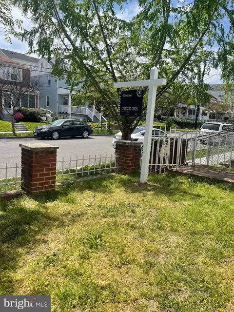 608 Emerson St NE, Washington, DC 20017