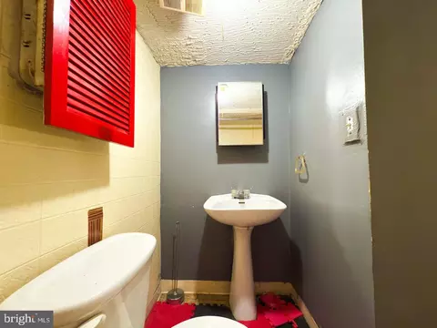 Bath - 711 Florida Ave NE, Washington, DC 20002 photo 4 of 6