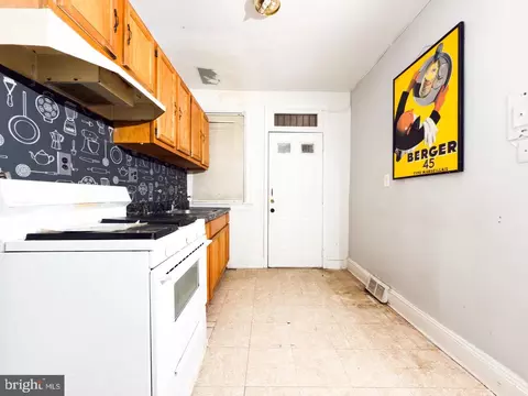 Entry Way - 711 Florida Ave NE, Washington, DC 20002 photo 4 of 7