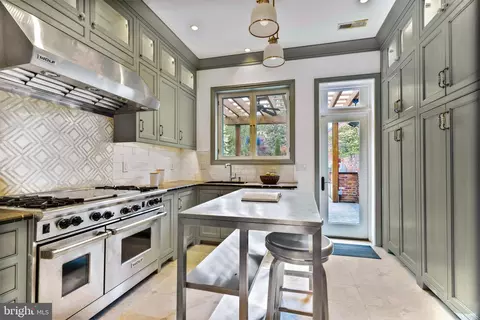 3311 P St NW, Washington, DC 20007 photo 8
