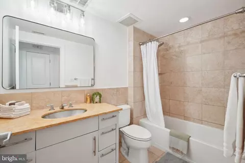 2301 Champlain St NW #412, Washington, DC 20009 photo 9