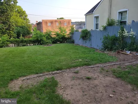 5104 D St SE, Washington, DC 20019