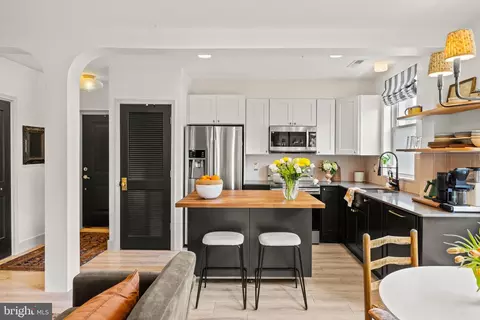 906 Gallatin St NW #403, Washington, DC 20011