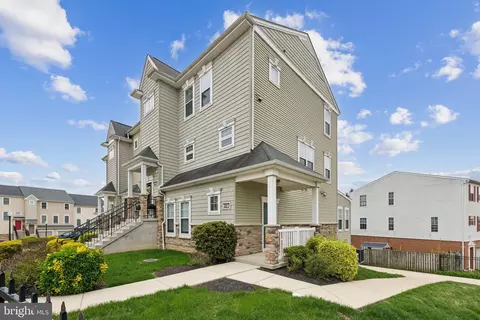 401 Woodcrest Dr SE #401-A, Washington, DC 20032