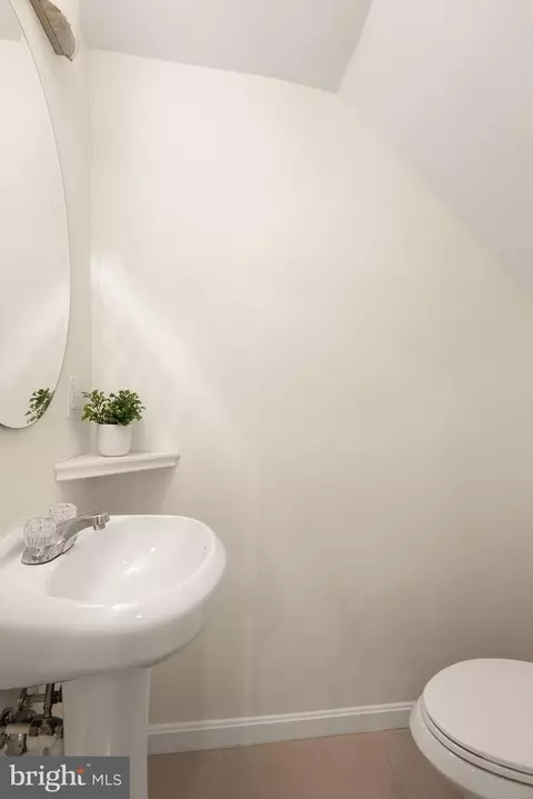 1711 Bay St SE, Washington, DC 20003 photo 20