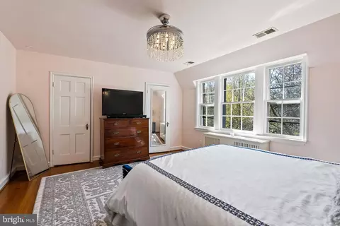 Bedroom - 1511 44th St NW, Washington, DC 20007 photo 2 of 4