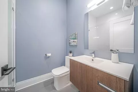 Bath - 1728 D St SE #2, Washington, DC 20003 photo 2 of 3