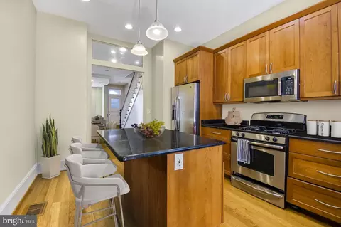 1330 35th St NW, Washington, DC 20007 photo 10