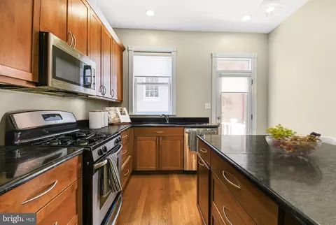 1330 35th St NW, Washington, DC 20007 photo 8
