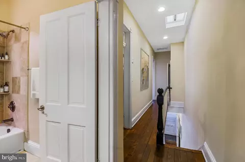 1330 35th St NW, Washington, DC 20007 photo 13