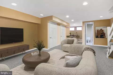 1330 35th St NW, Washington, DC 20007 photo 25