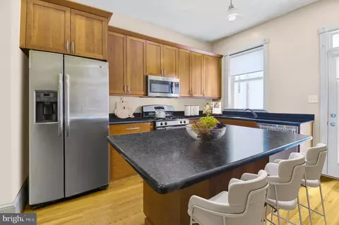 1330 35th St NW, Washington, DC 20007 photo 9