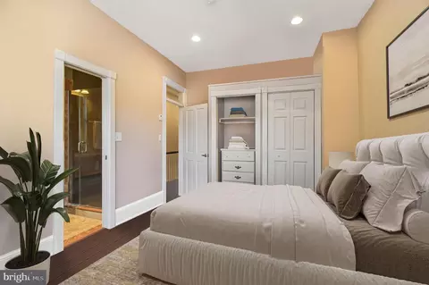 1330 35th St NW, Washington, DC 20007 photo 16