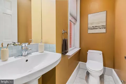 1330 35th St NW, Washington, DC 20007 photo 11