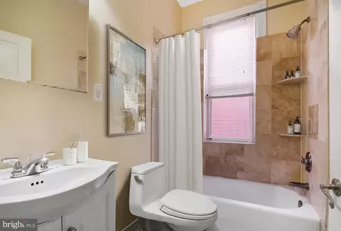 1330 35th St NW, Washington, DC 20007 photo 23