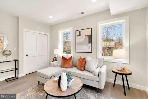 2639 41st St NW #5, Washington, DC 20007