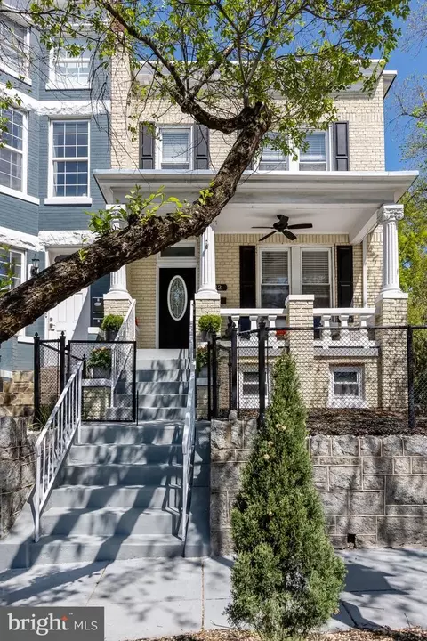 32 T St NE, Washington, DC 20002 photo 2