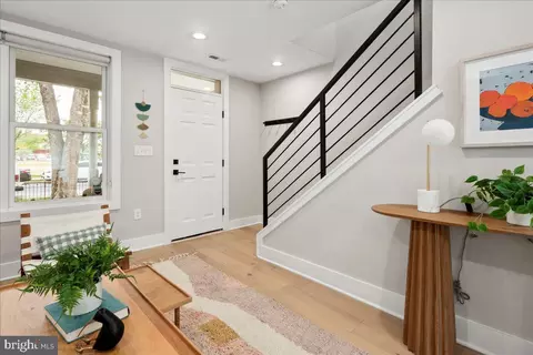 1007 I St SE, Washington, DC 20003 photo 3