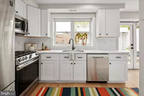 1007 I St SE, Washington, DC 20003 photo 22