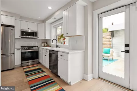 1007 I St SE, Washington, DC 20003 photo 19