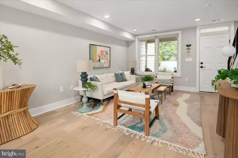 1007 I St SE, Washington, DC 20003 photo 5
