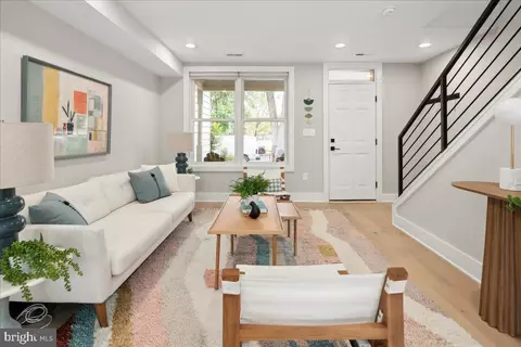 1007 I St SE, Washington, DC 20003 photo 4