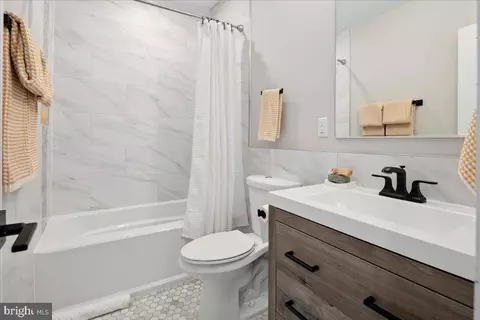 1007 I St SE, Washington, DC 20003 photo 39