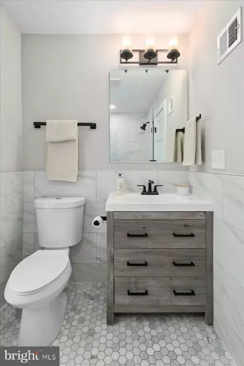 1007 I St SE, Washington, DC 20003 photo 34