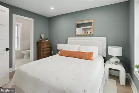 1007 I St SE, Washington, DC 20003 photo 32