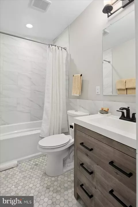 1007 I St SE, Washington, DC 20003 photo 40