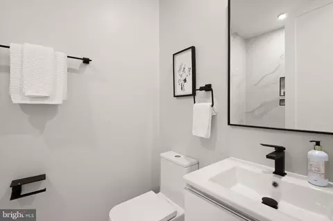 Bath - 1610 Foxhall Rd NW, Washington, DC 20007 photo 2 of 10