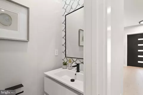 Entry Way - 1610 Foxhall Rd NW, Washington, DC 20007 photo 2 of 11