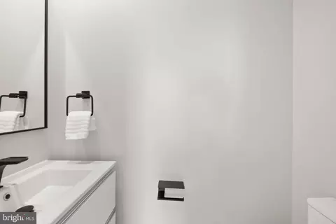 Bath - 1610 Foxhall Rd NW, Washington, DC 20007 photo 4 of 10