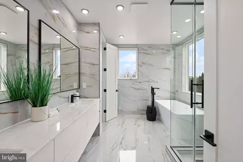 Bath - 1610 Foxhall Rd NW, Washington, DC 20007 photo 5 of 10