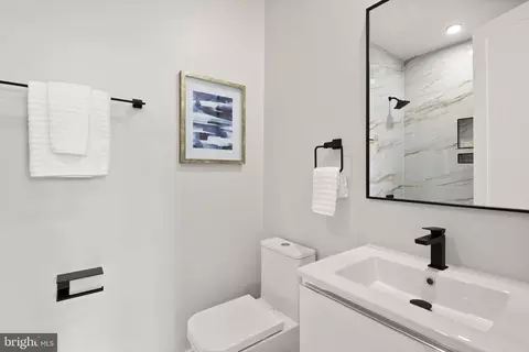 Bath - 1610 Foxhall Rd NW, Washington, DC 20007 photo 3 of 10