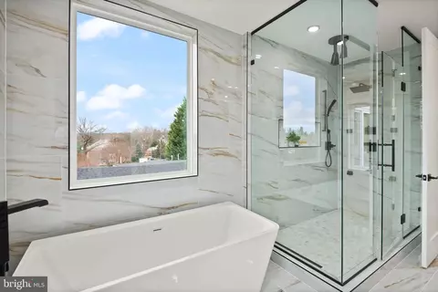 Bath - 1610 Foxhall Rd NW, Washington, DC 20007 photo 7 of 10