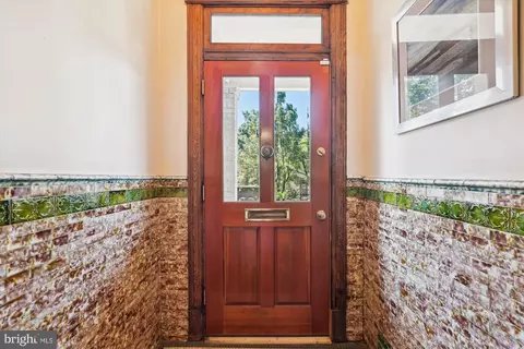Entry Way - 1002 C St NE, Washington, DC 20002 photo 1 of 10