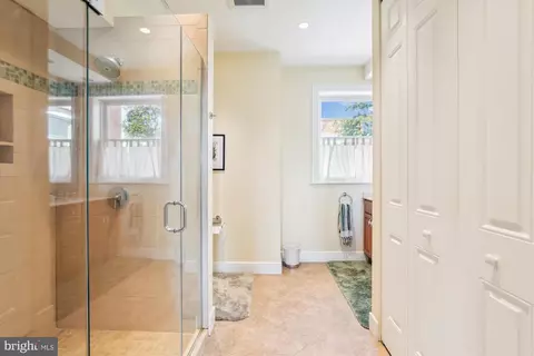 Entry Way - 1002 C St NE, Washington, DC 20002 photo 5 of 10