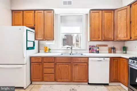 Kitchen - 1002 C St NE, Washington, DC 20002 photo 2 of 4