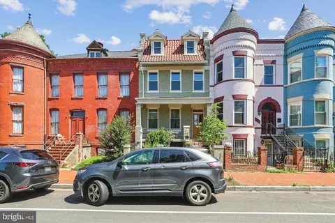 Exterior - 1002 C St NE, Washington, DC 20002 photo 5 of 19