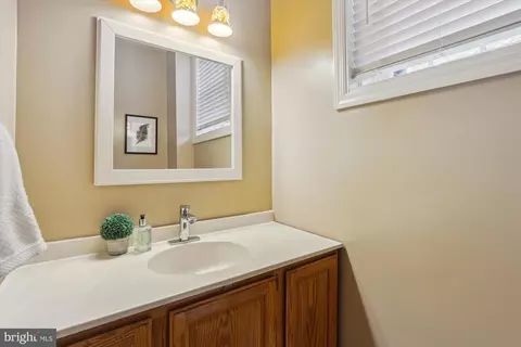 Entry Way - 1002 C St NE, Washington, DC 20002 photo 4 of 10